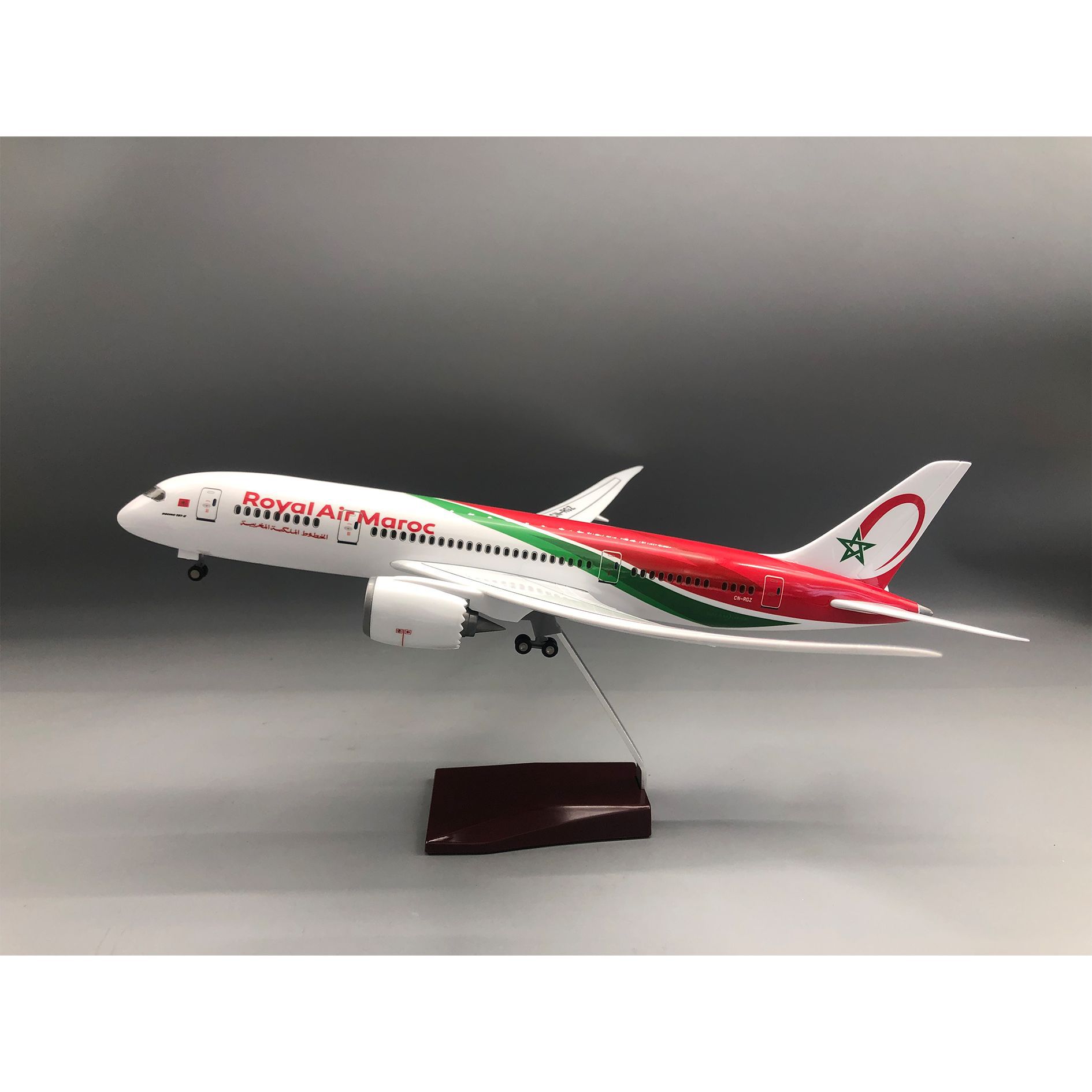 Modelo de Avión Royal Air Maro - Office Technology reseña y precio
